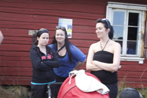 Jenna - Saru - Kirsi palkintoja odottamassa :)