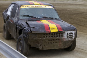 En mää ainakaan liian lähellä ollu kameran kanssa ! Onhan tuossa rakoa puolimetriä :)